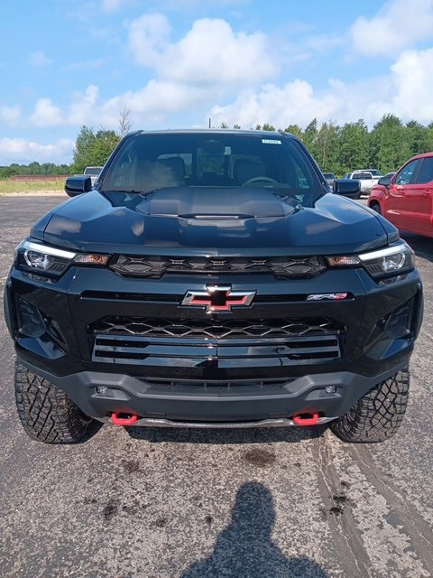 2025 Chevrolet Colorado ZR2 photo 2