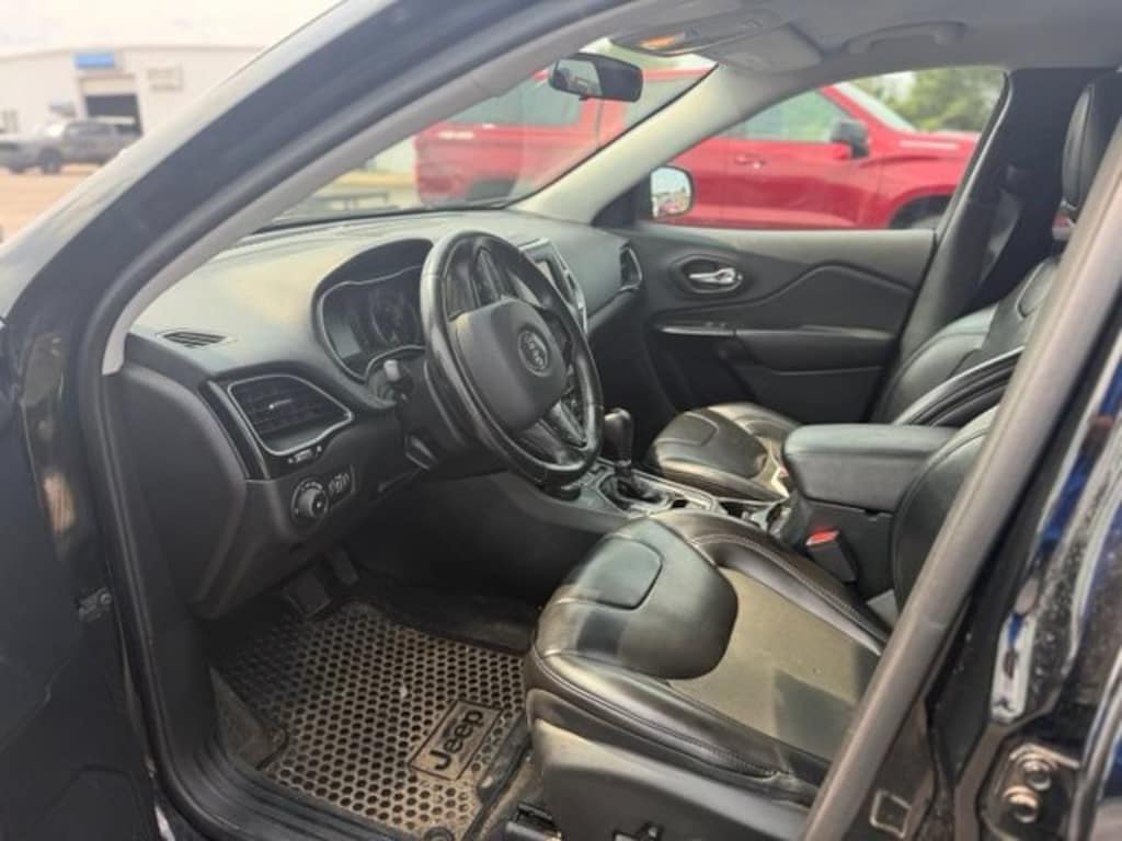 Used 2019 Jeep Cherokee Altitude 4x4 SUV