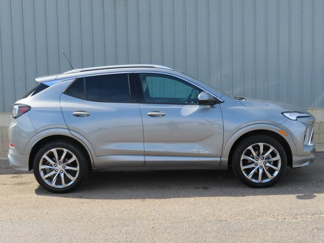 2024 Buick Encore GX Avenir photo 2
