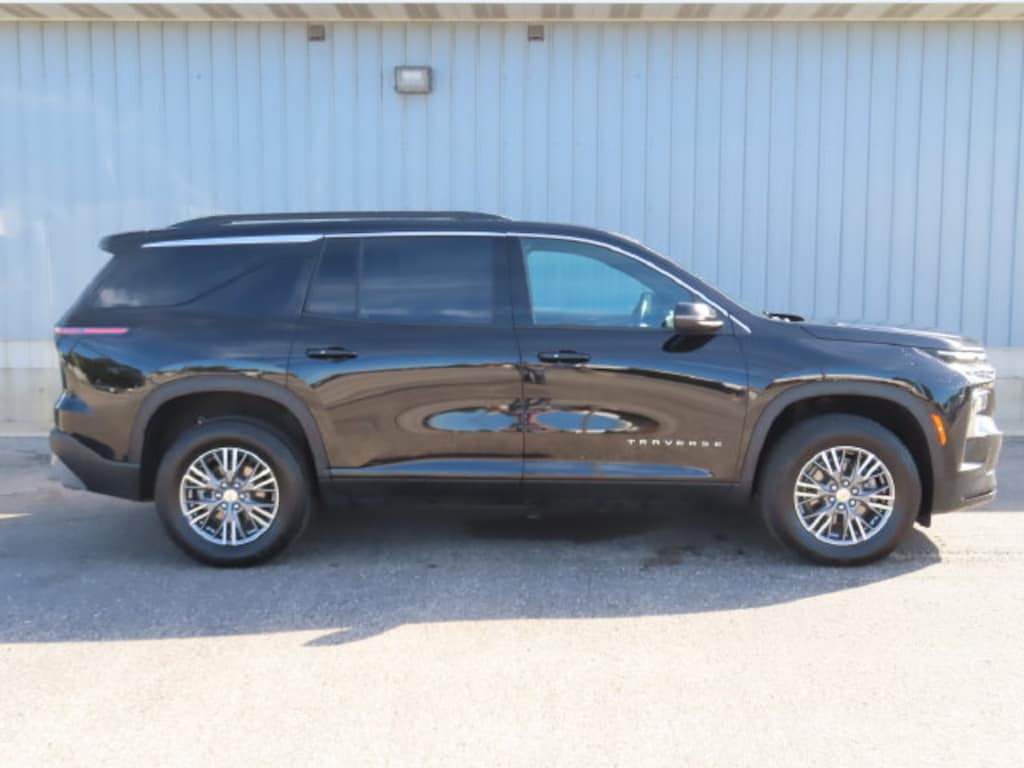 Used 2026 Chevrolet Traverse LT SUV