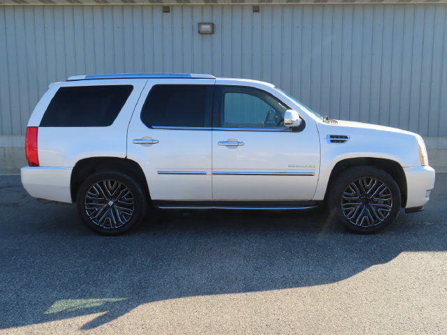Used 2013 Cadillac Escalade Luxury with VIN 1GYS4BEFXDR147430 for sale in Cadillac, MI