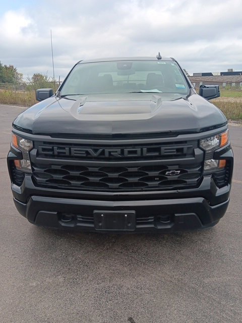 2023 Chevrolet Silverado 1500 Custom photo 2