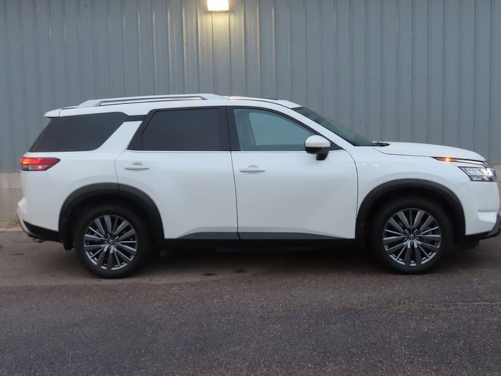 Used 2024 Nissan Pathfinder SL SUV