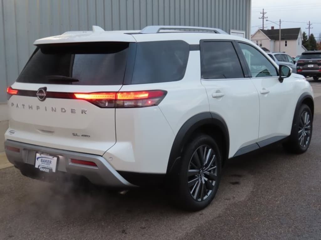 Used 2024 Nissan Pathfinder SL SUV