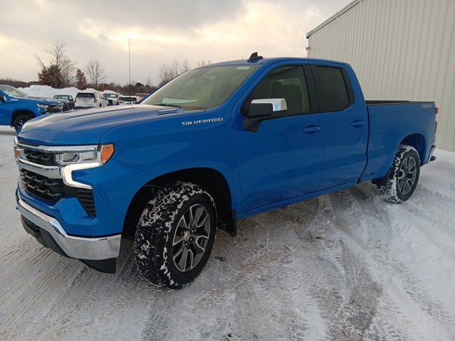 2025 Chevrolet Silverado 1500 LT photo 3