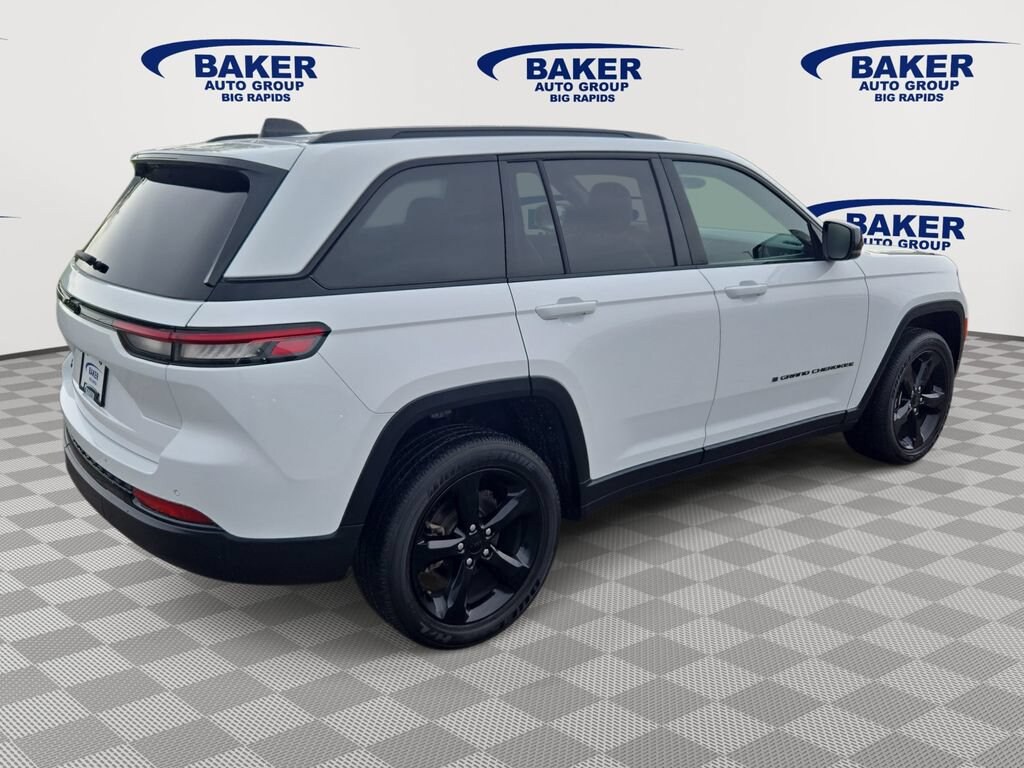 Used 2023 Jeep Grand Cherokee Altitude