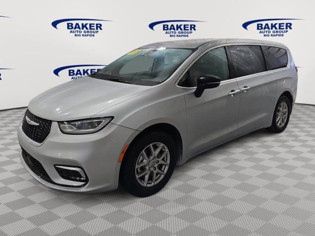 Used 2024 Chrysler Pacifica Touring L