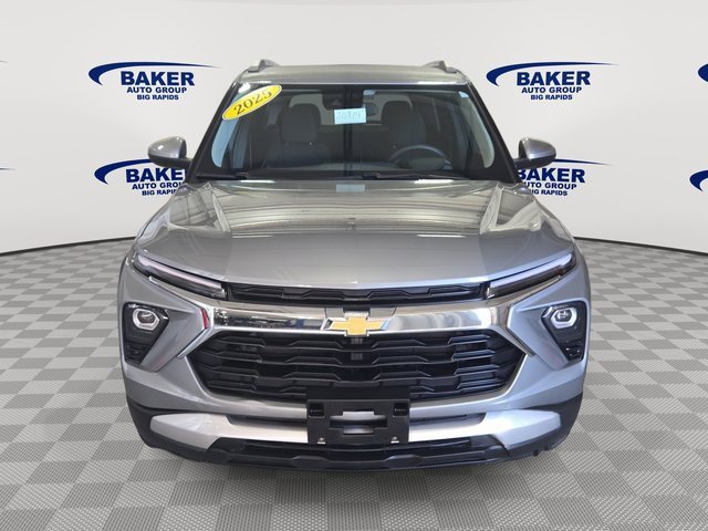 2025 Chevrolet Trailblazer LT photo 2