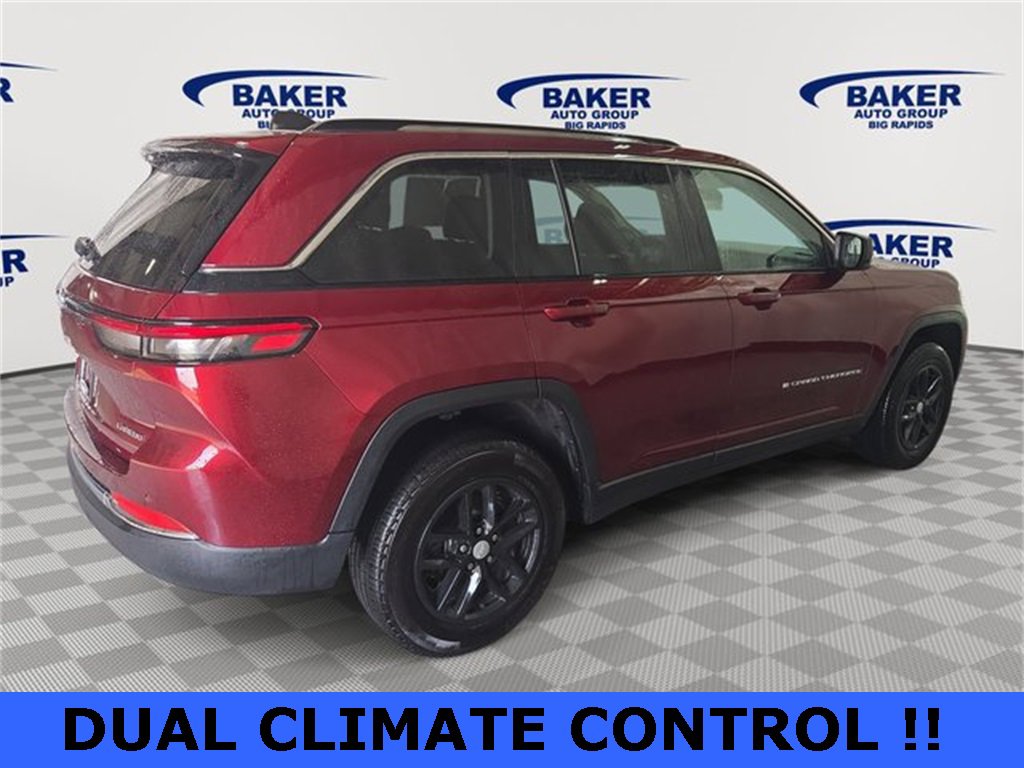 2023 Jeep Grand Cherokee Laredo photo 3