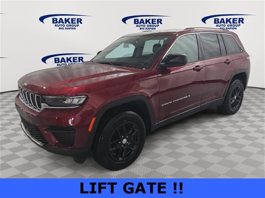 2023 Jeep Grand Cherokee Laredo photo 2