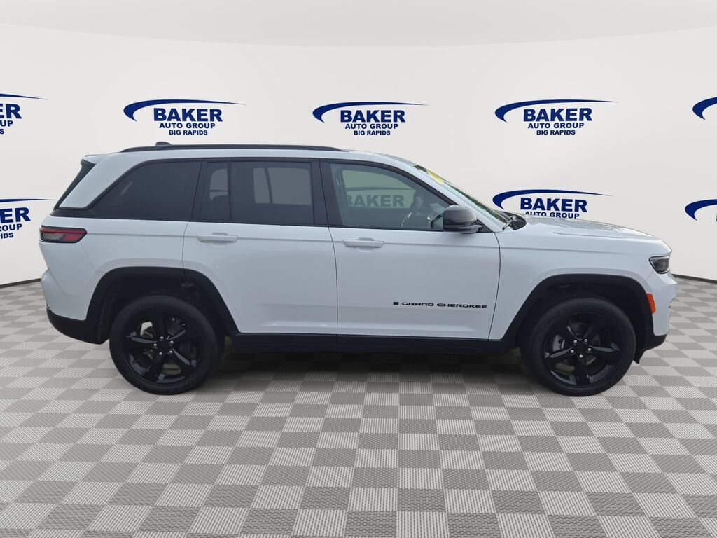 Used 2023 Jeep Grand Cherokee Altitude