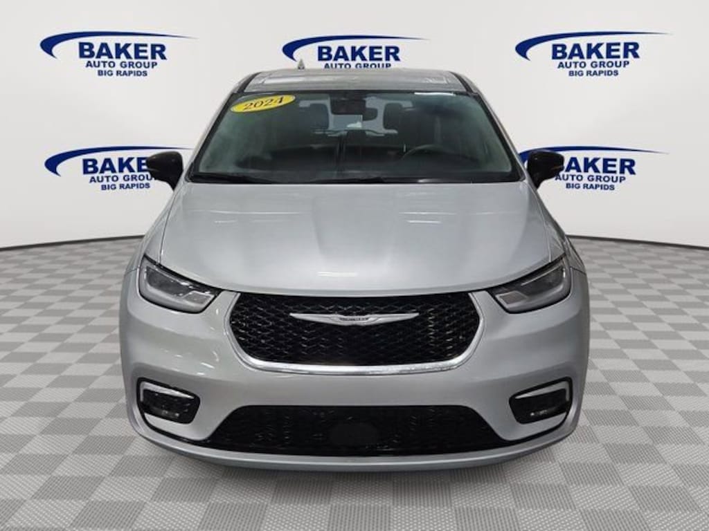 Used 2024 Chrysler Pacifica Touring L