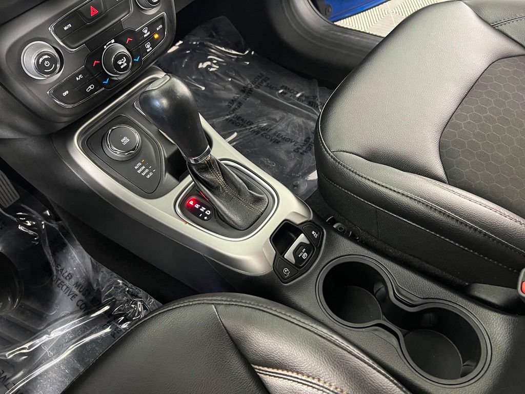 Used 2018 Laser Blue Pearlcoat Jeep Latitude 4x4 image 27