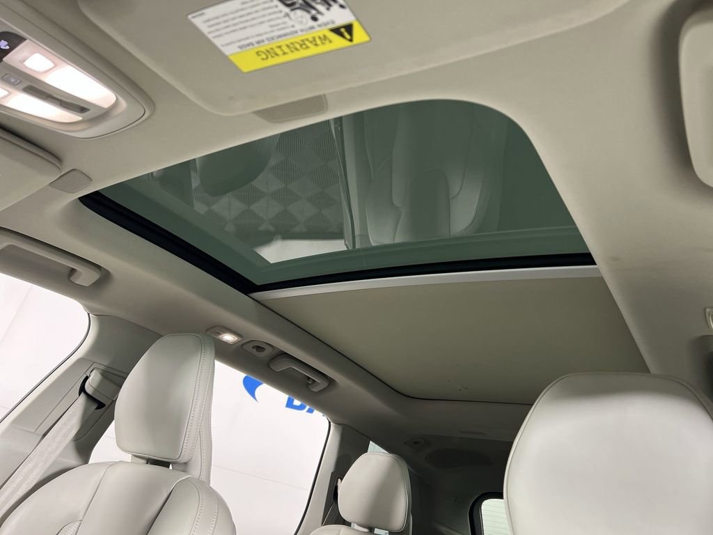 Used 2023 Bright Dusk Volvo B6 AWD Ultimate 6-Seater image 20