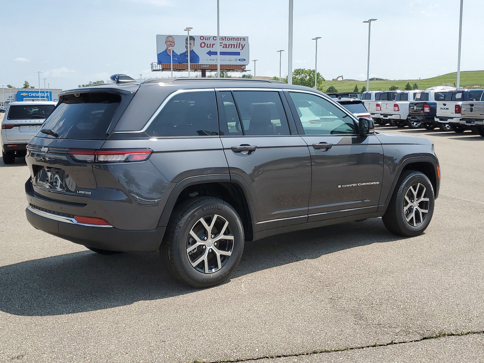 2024 Jeep Grand Cherokee Limited photo 4