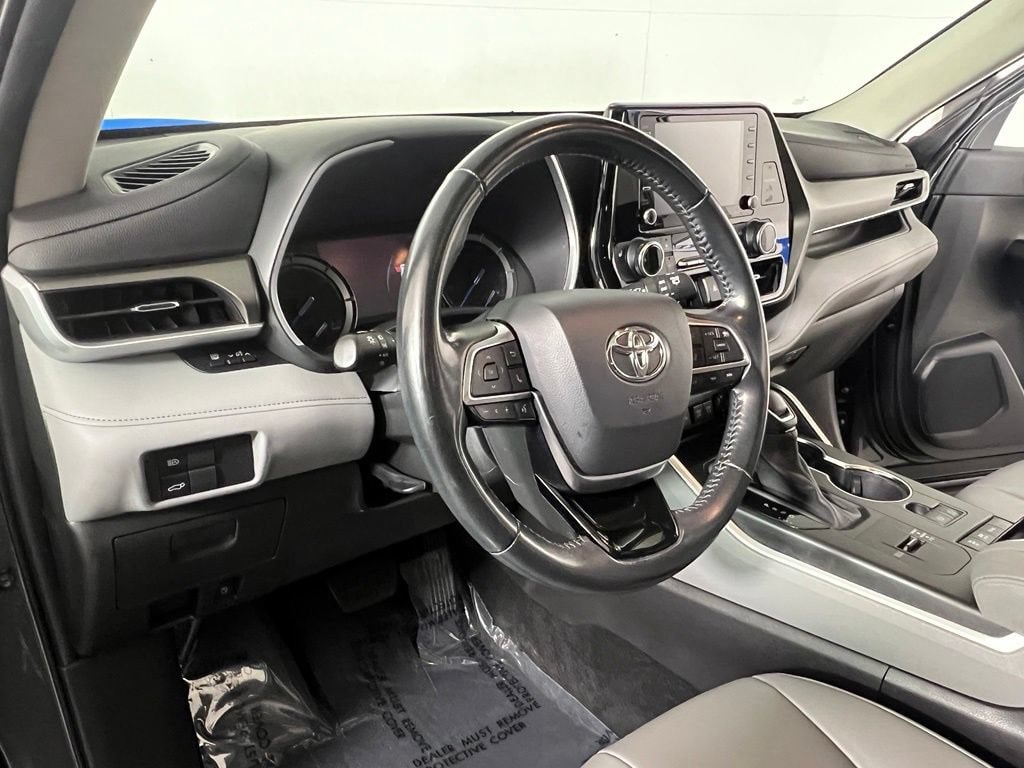 Used 2021 Magnetic Gray Metallic Toyota XLE image 20