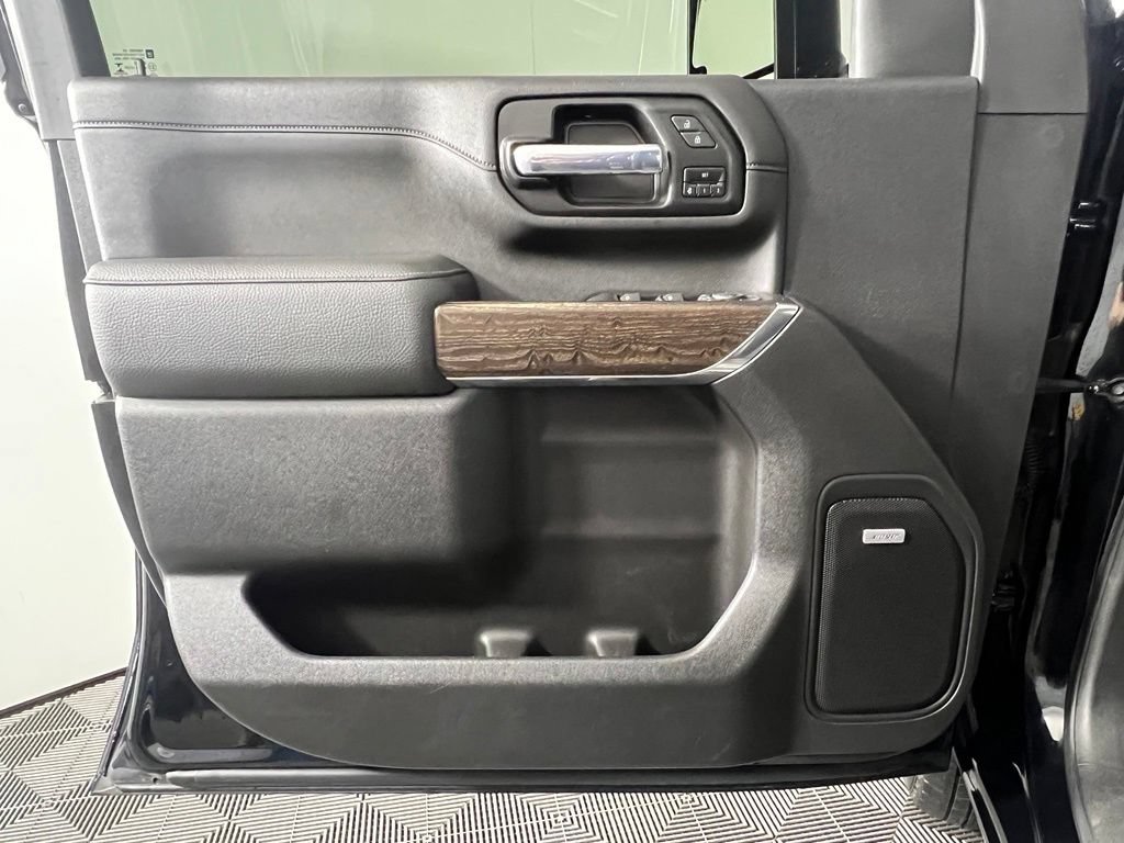 Used 2021 Onyx Black GMC Denali image 16