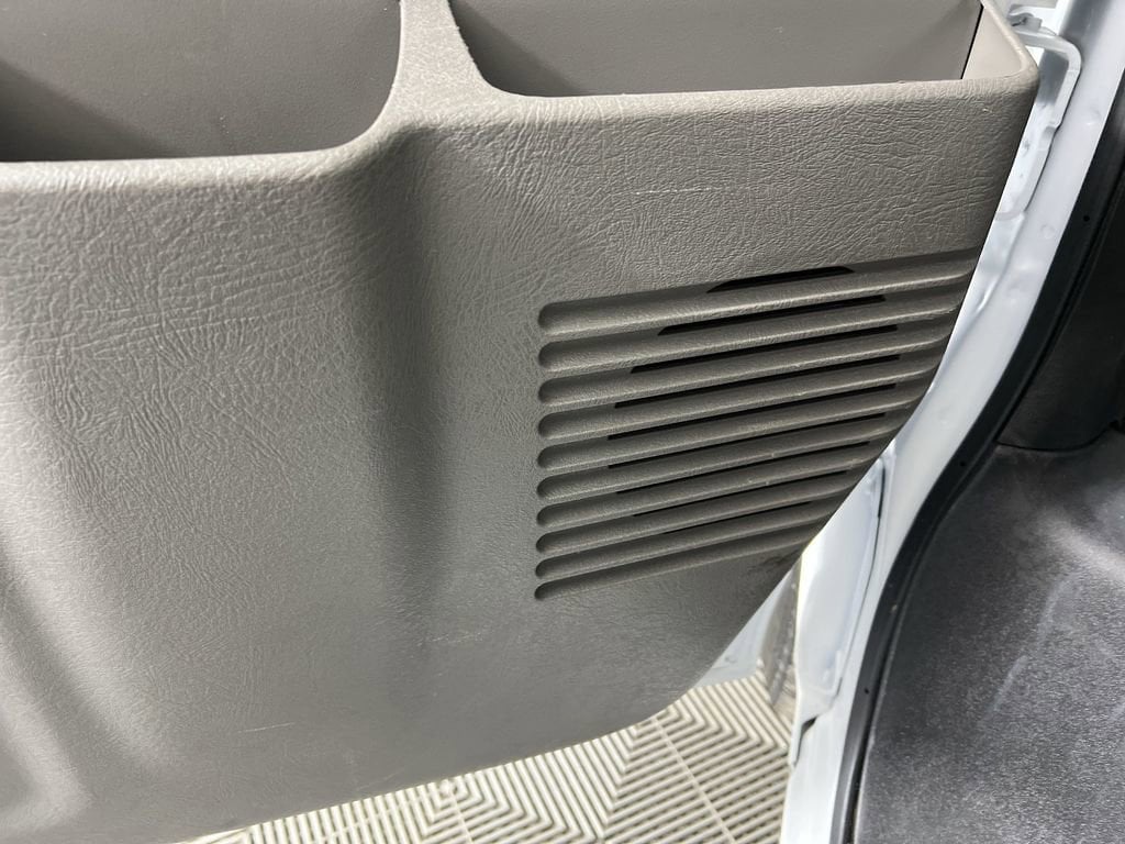 Used 2025 Summit White Chevrolet LT image 22