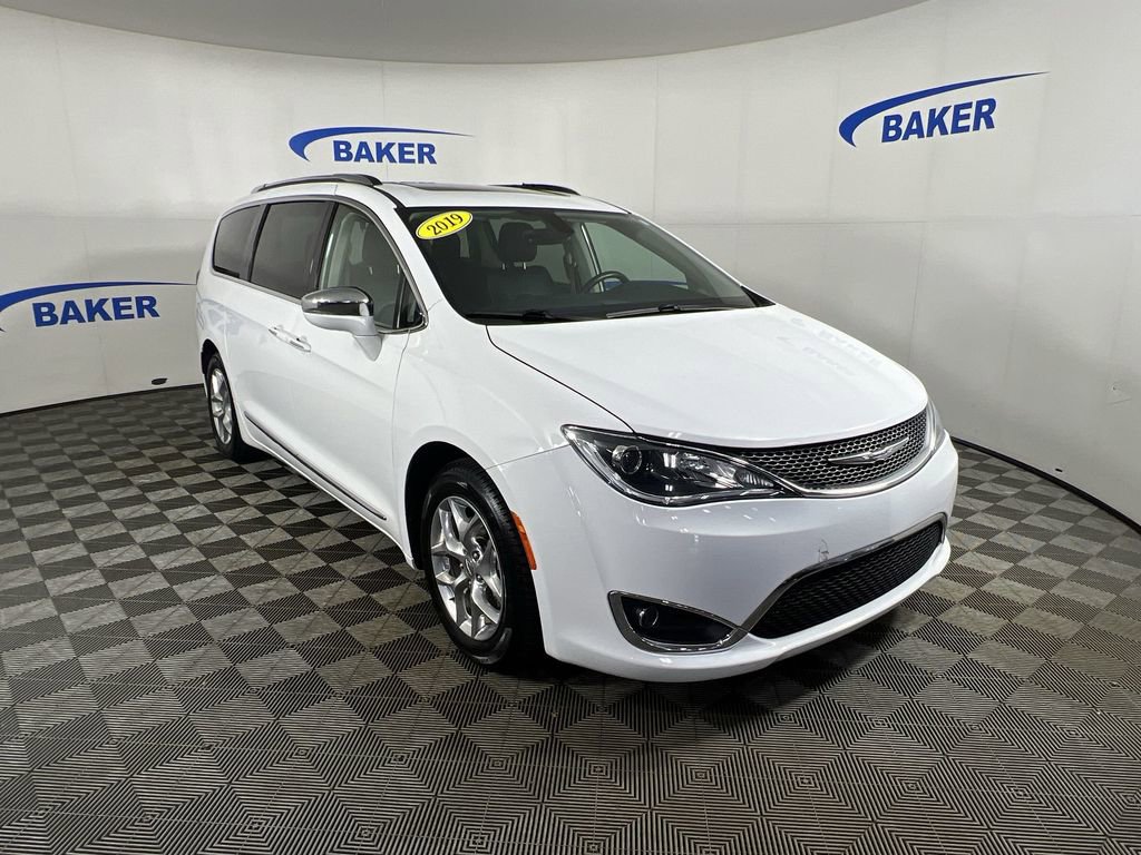 Used 2019 Chrysler Pacifica Limited with VIN 2C4RC1GGXKR552136 for sale in Coopersville, MI