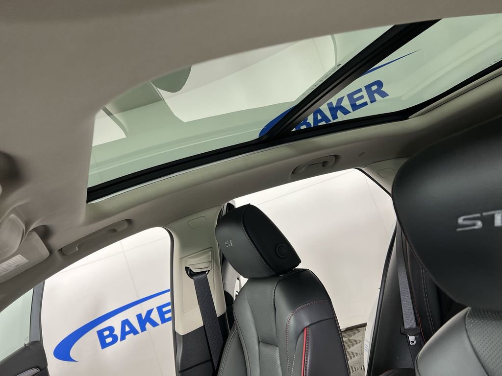 Used 2023 Summit White Buick Essence image 19