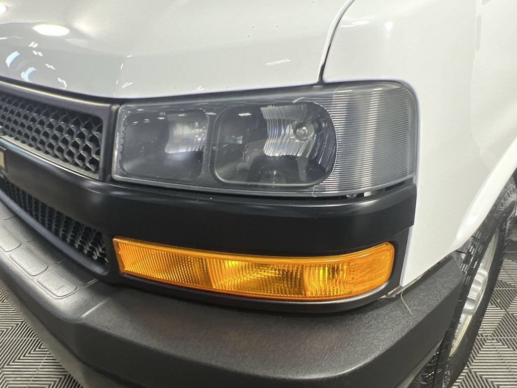 Used 2019 Summit White Chevrolet Work Van image 30