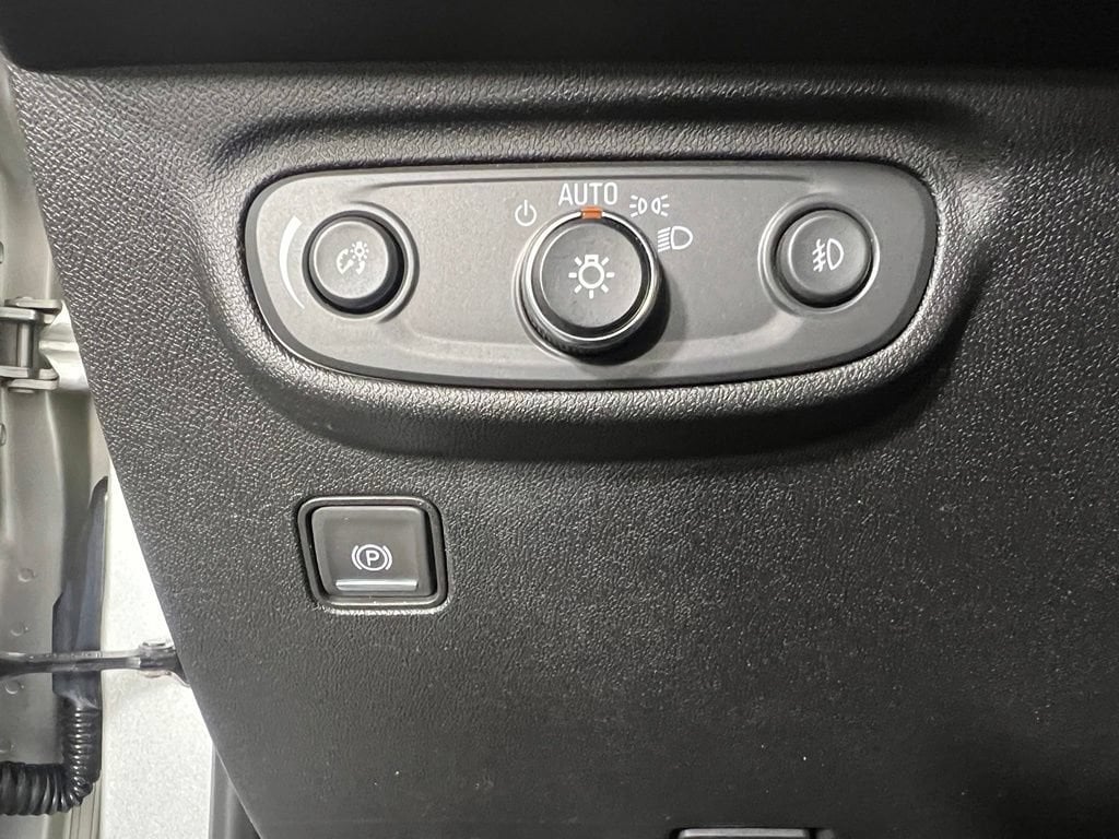 Used 2018 Quicksilver GMC SLT image 29