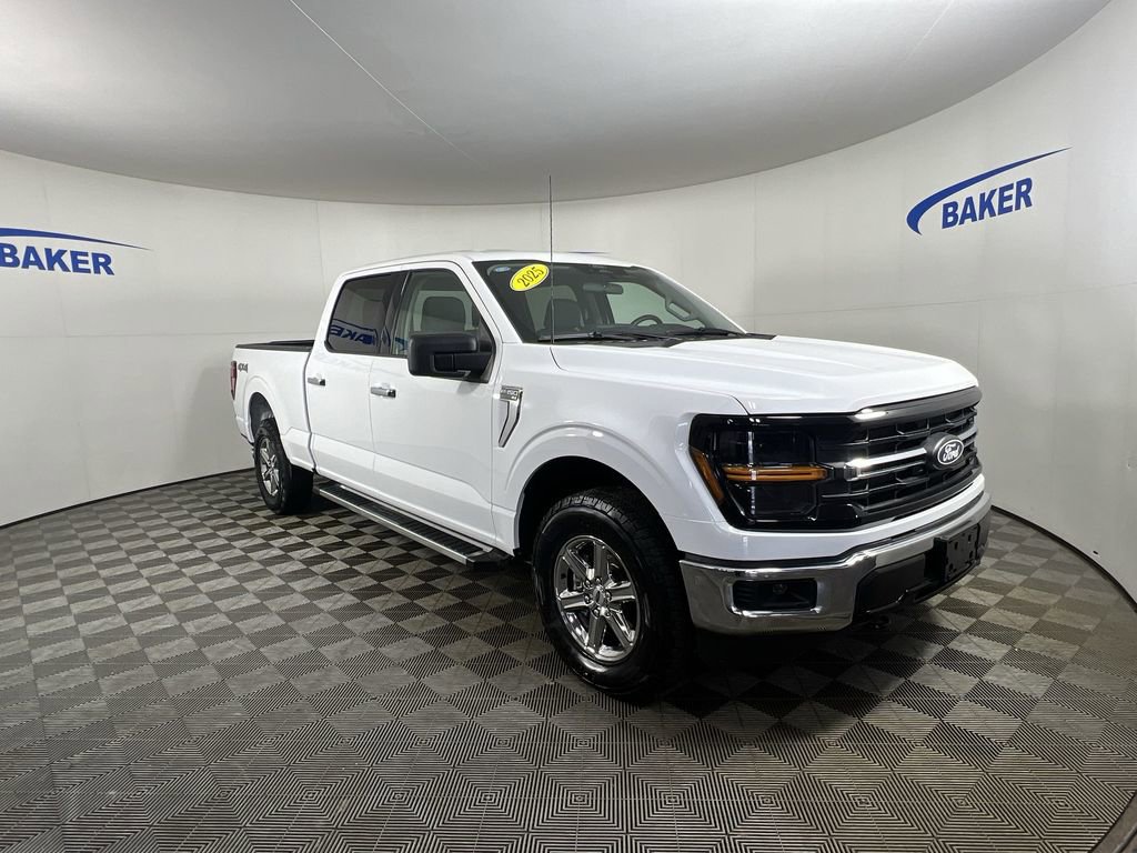 Used 2025 Oxford White Ford XLT image 2