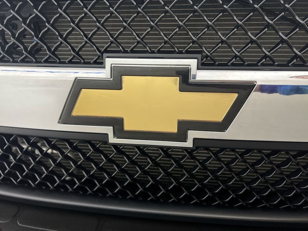 Used 2025 Summit White Chevrolet LT image 28