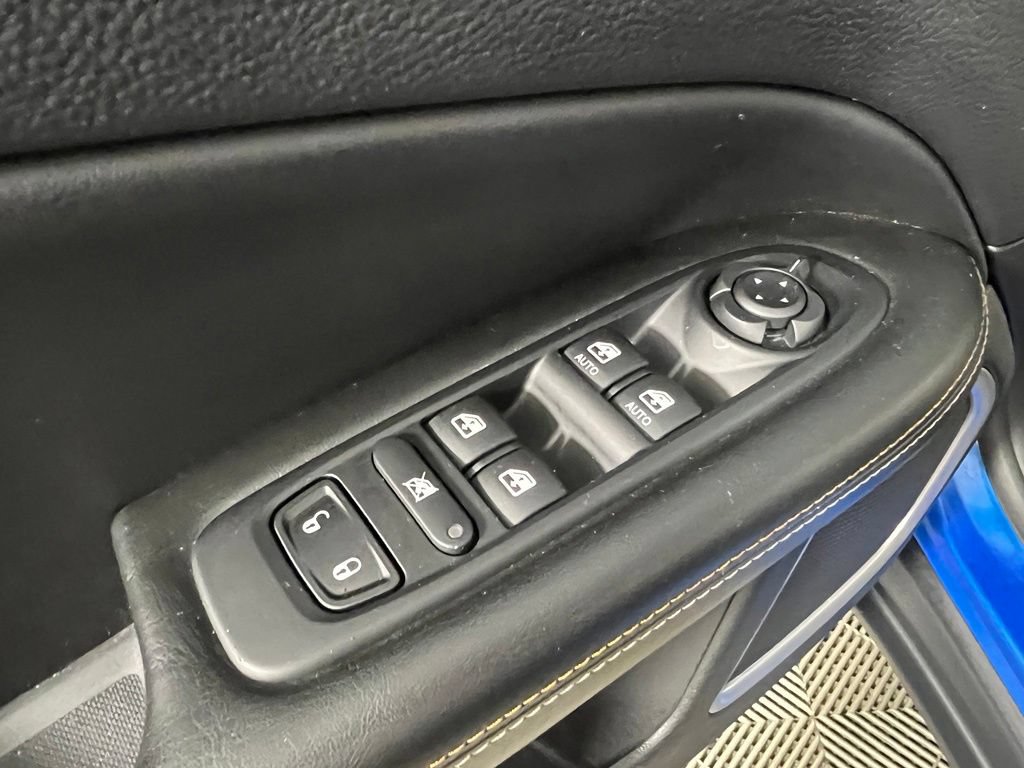 Used 2018 Laser Blue Pearlcoat Jeep Latitude 4x4 image 17