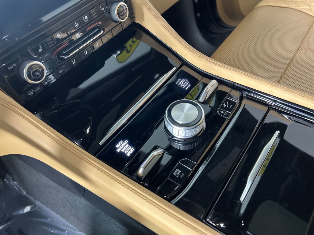 Used 2022 Midnight Sky Jeep Summit image 17