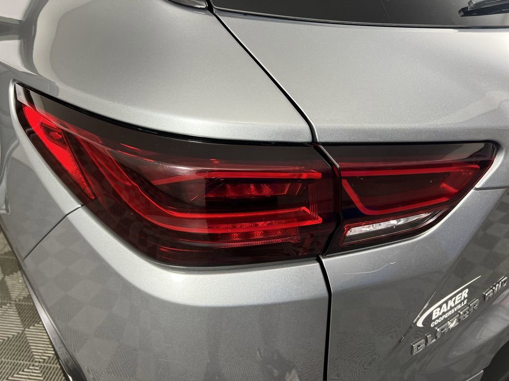 Used 2025 Sterling Gray Chevrolet LT w/2LT image 35