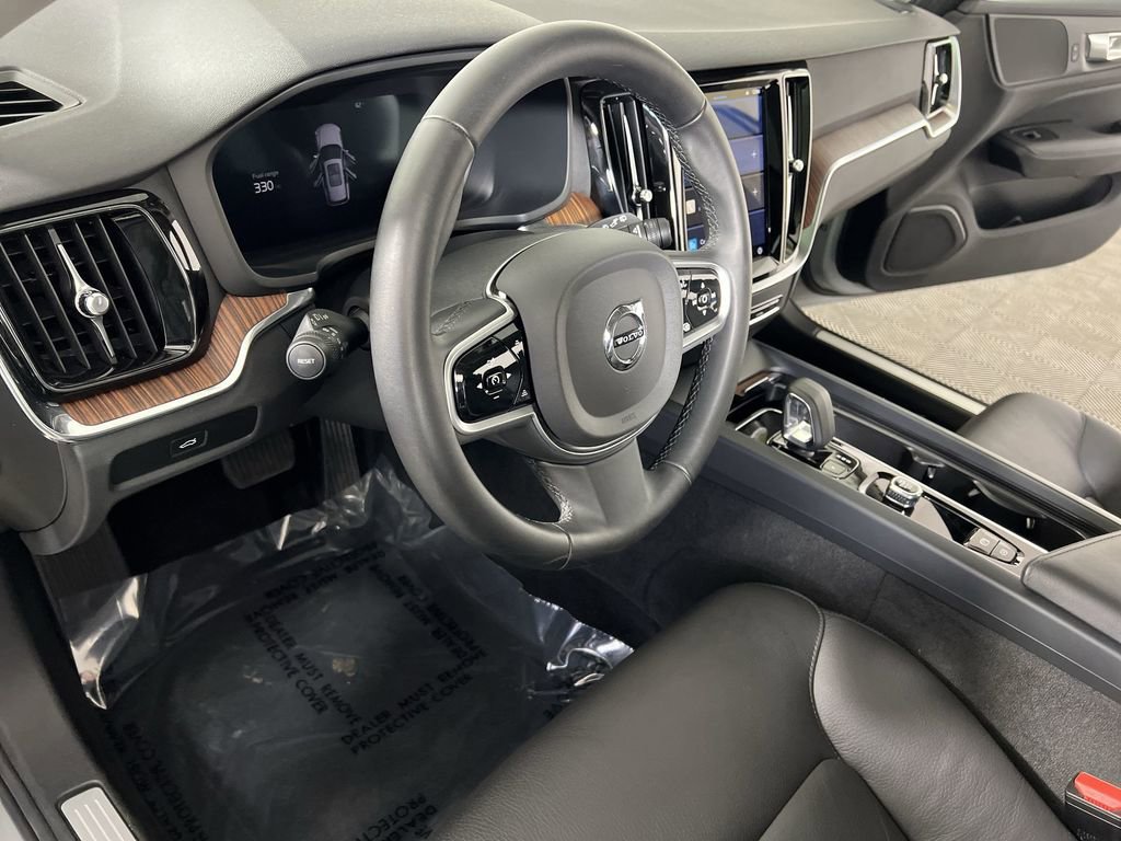 Used 2025 Vapour Gray Metallic Volvo B5 Plus image 11