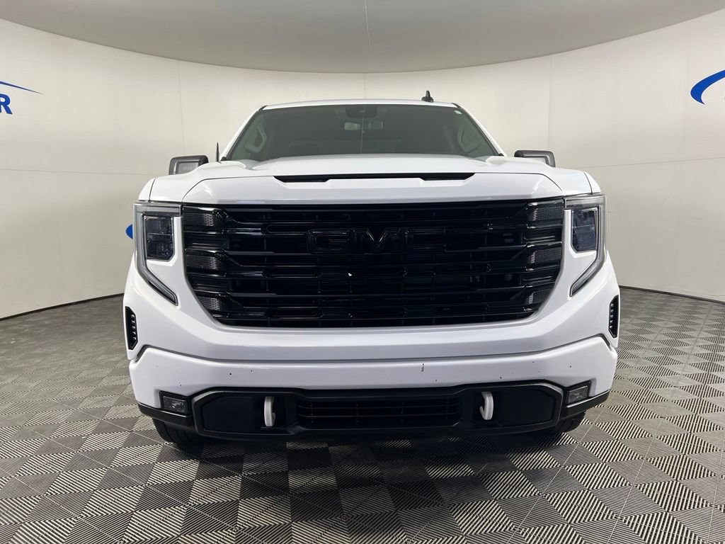 Used 2024 Summit White GMC Elevation w/3VL image 9