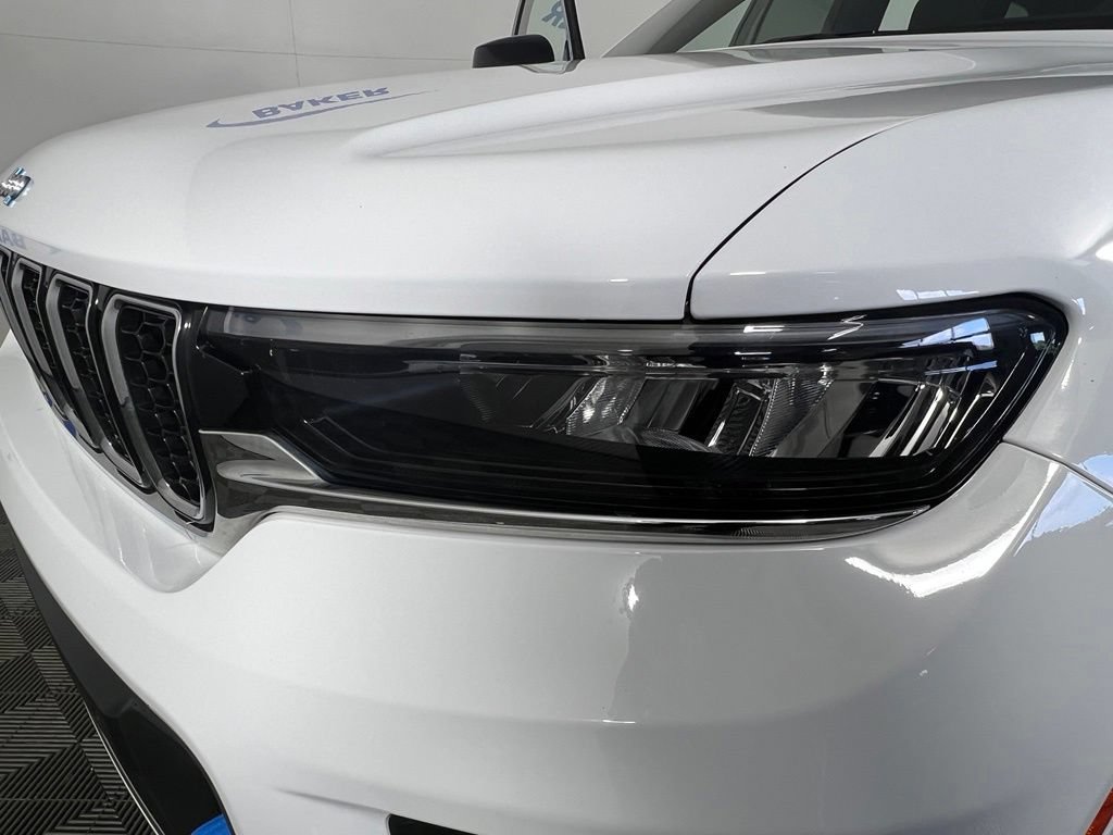 Used 2022 Bright White Jeep Overland image 34