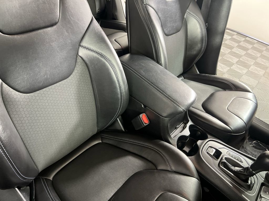 Used 2019 Billet Silver Jeep Latitude Plus 4x4 image 27