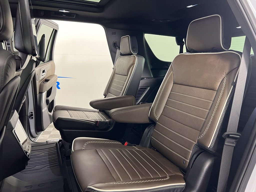 Used 2026 Glacier White Tricoat GMC Denali Ultimate image 18