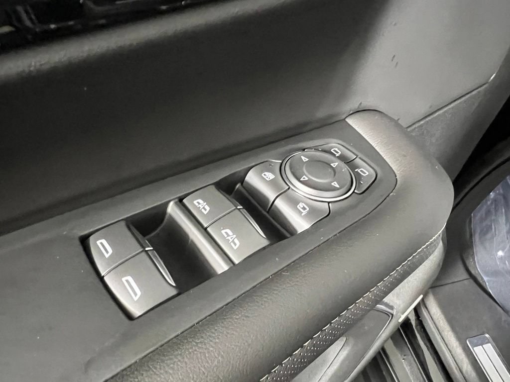 Used 2025 Black Chevrolet Premier image 19