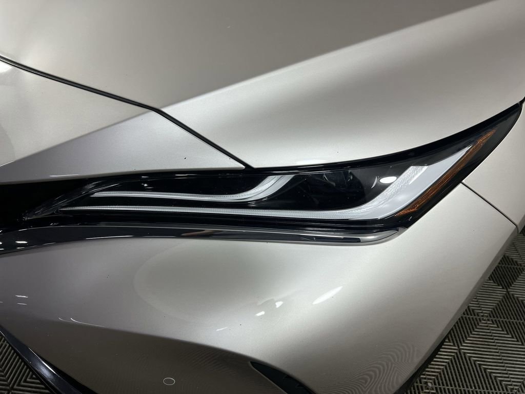 Used 2024 Titanium Glow Toyota LE image 33