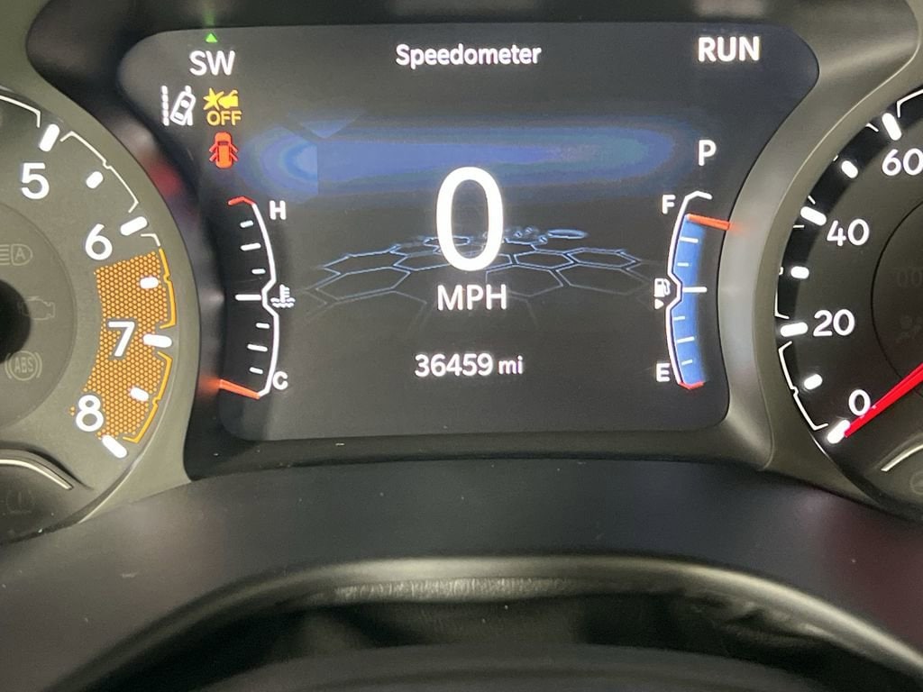 Used 2023 Diamond Black Crystal Pearlcoat Jeep Limited image 13