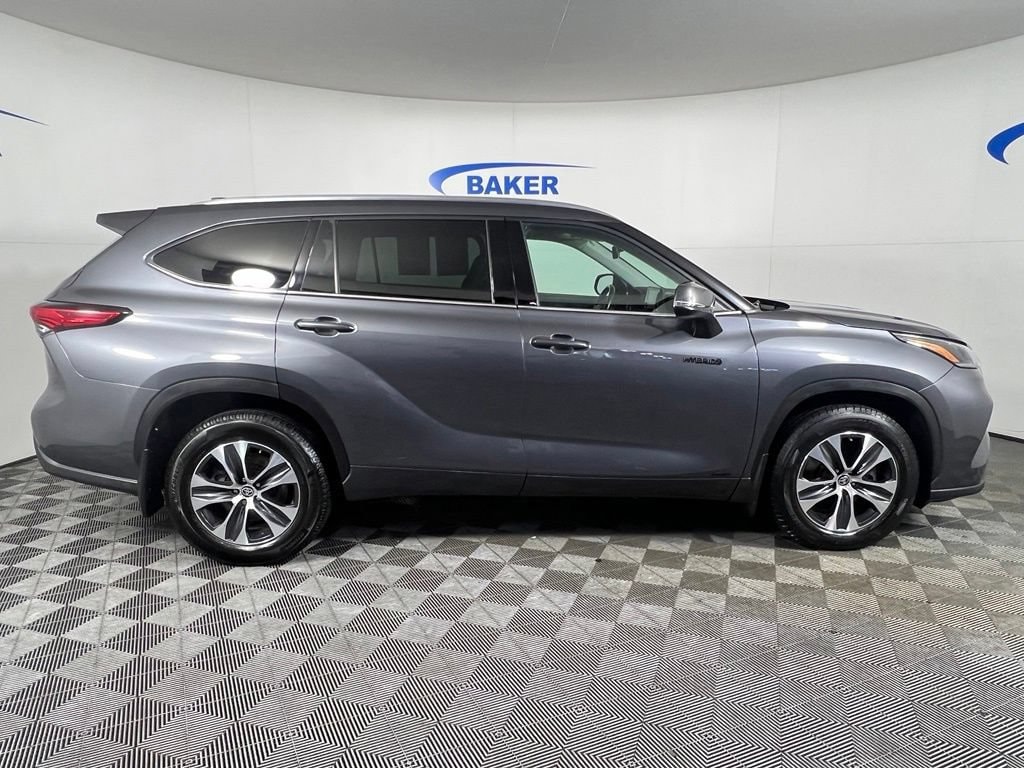 Used 2021 Magnetic Gray Metallic Toyota XLE image 7