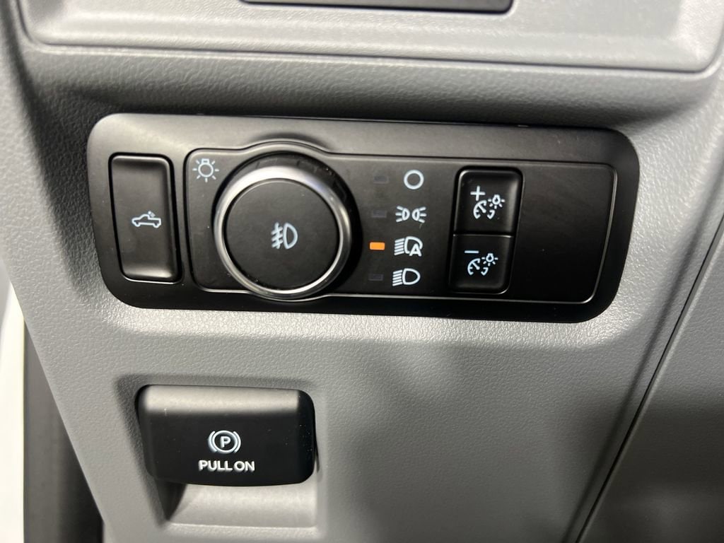 Used 2025 Oxford White Ford XLT image 17