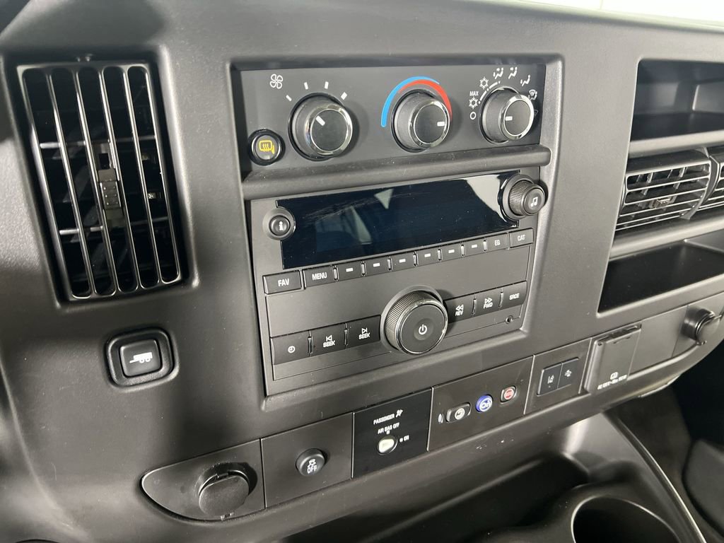 Used 2025 Summit White Chevrolet LT image 13