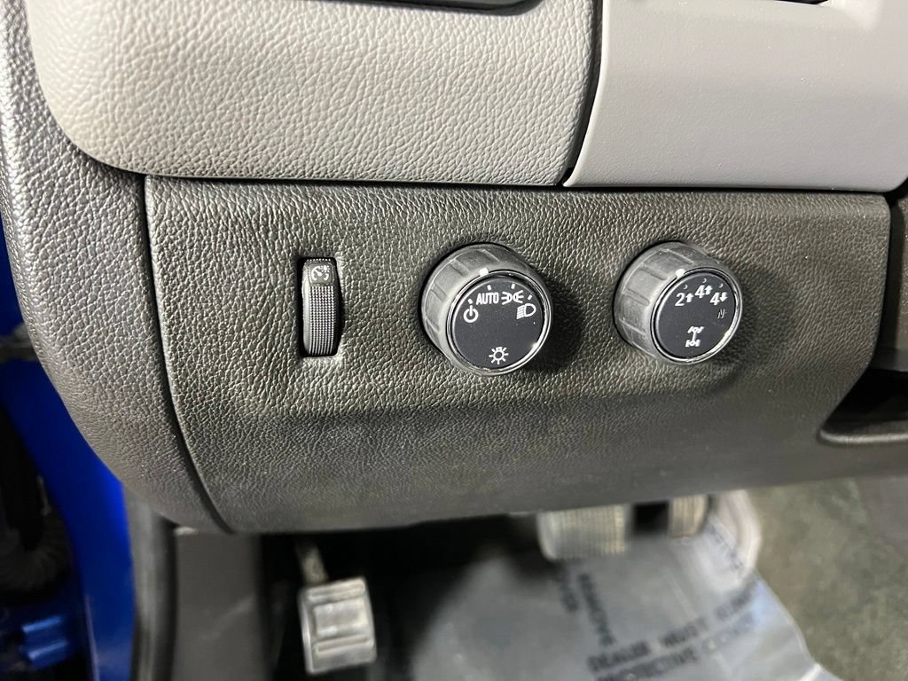 Used 2018 Kinetic Blue Chevrolet WT image 18