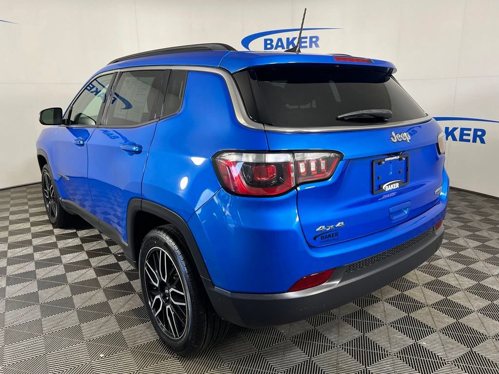 Used 2018 Laser Blue Pearlcoat Jeep Latitude 4x4 image 3