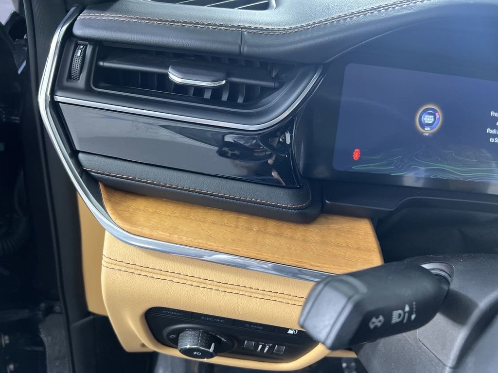 Used 2022 Midnight Sky Jeep Summit image 19