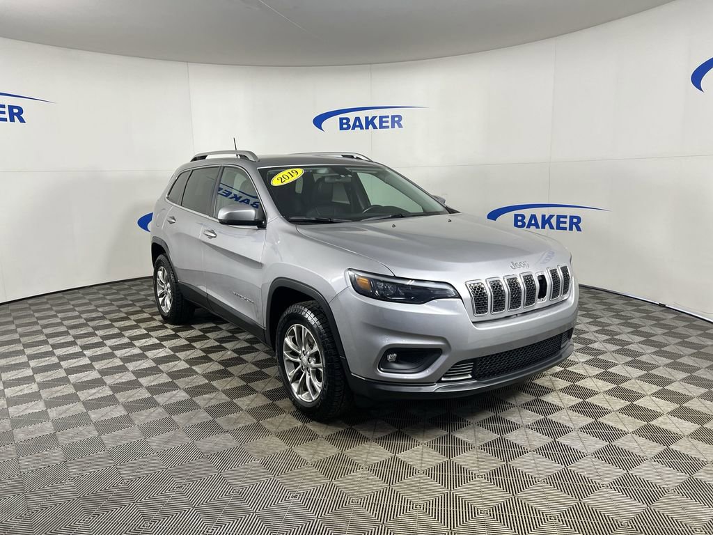 Used 2019 Billet Silver Jeep Latitude Plus 4x4 image 2