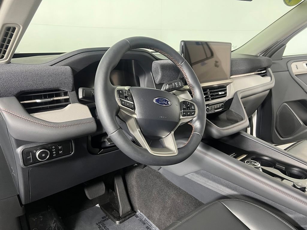 Used 2025 White Metallic Ford Active image 21