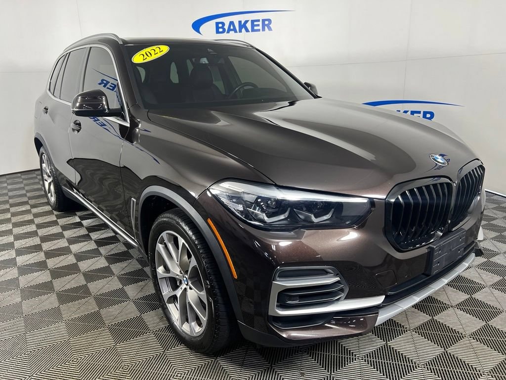 Used 2022 Sparkling Brown BMW xDrive40i image 8