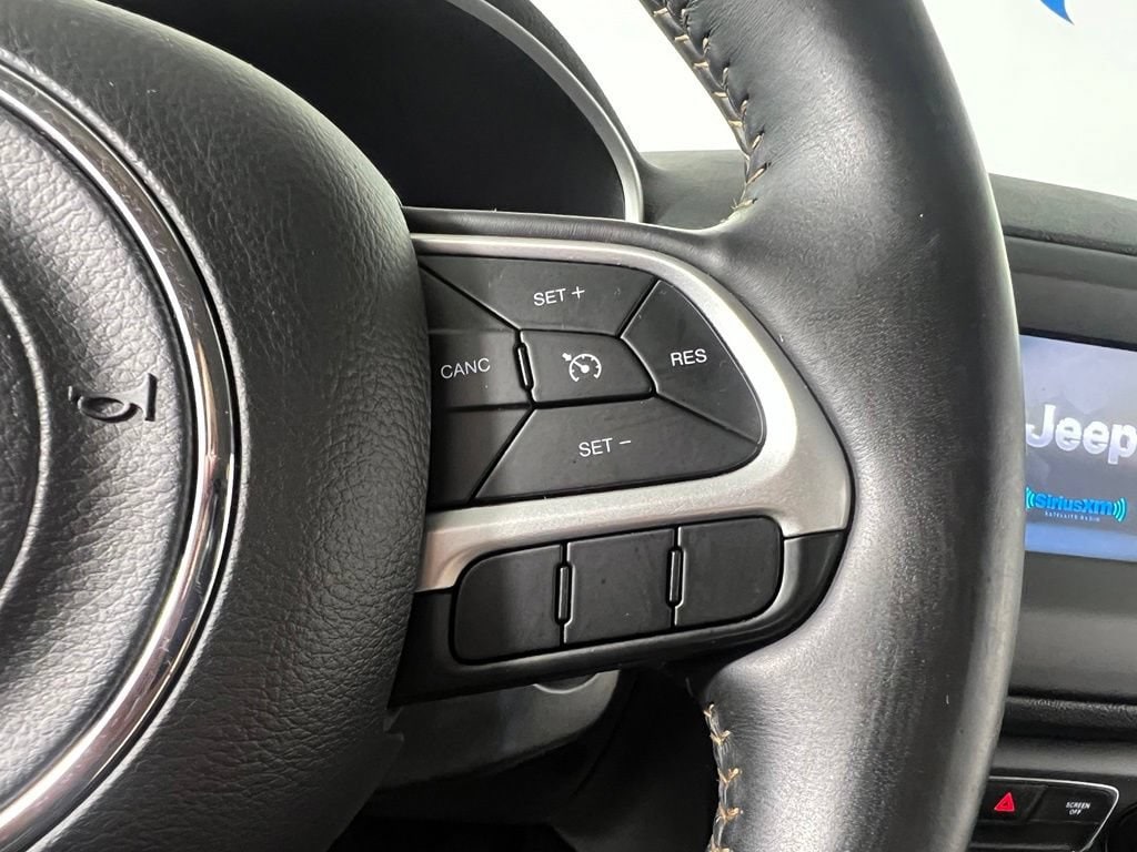 Used 2018 Laser Blue Pearlcoat Jeep Latitude 4x4 image 22