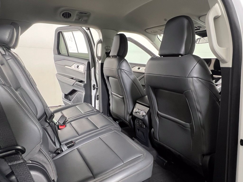 Used 2025 White Metallic Ford Active image 13